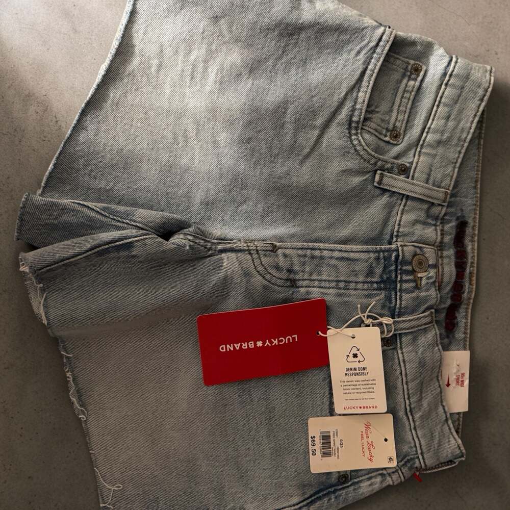 Lucky Brand 90s Midi Shorts in Free Spirit Wash Size 0/25